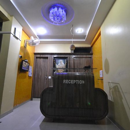 Hotel Madhava Ширди Екстериор снимка