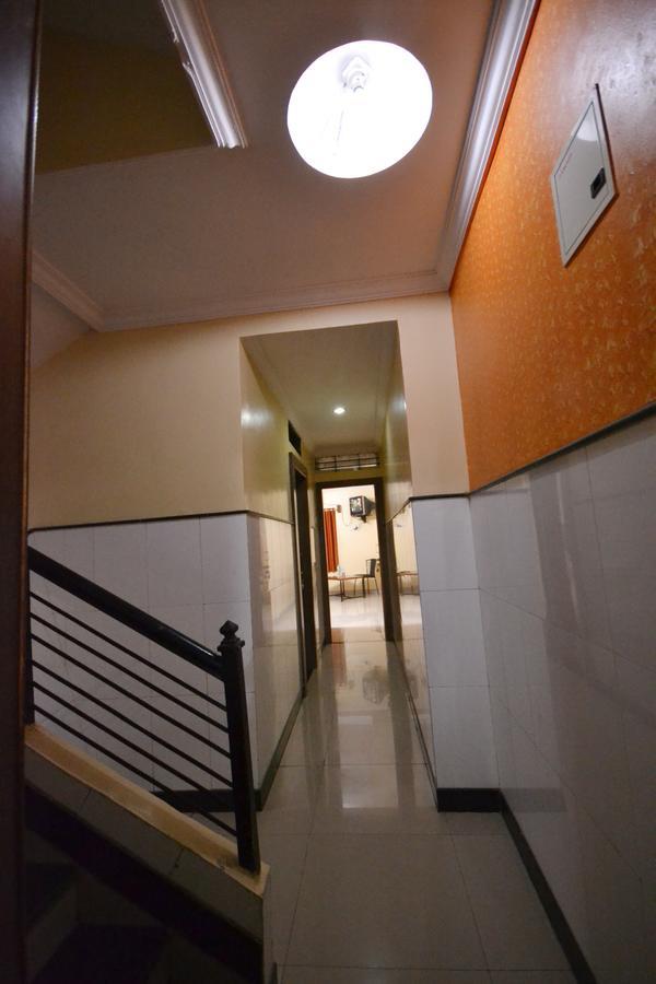 Hotel Madhava Ширди Екстериор снимка