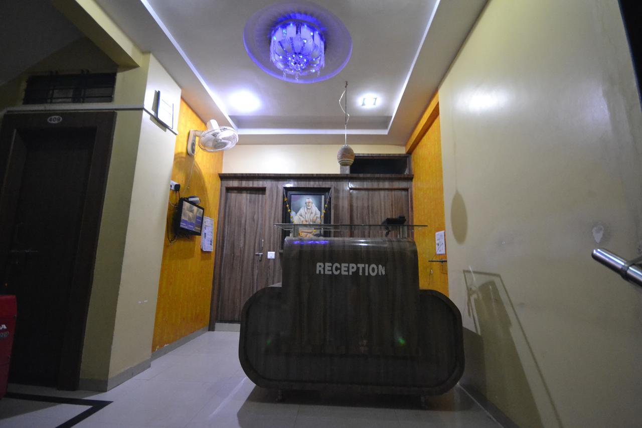 Hotel Madhava Ширди Екстериор снимка