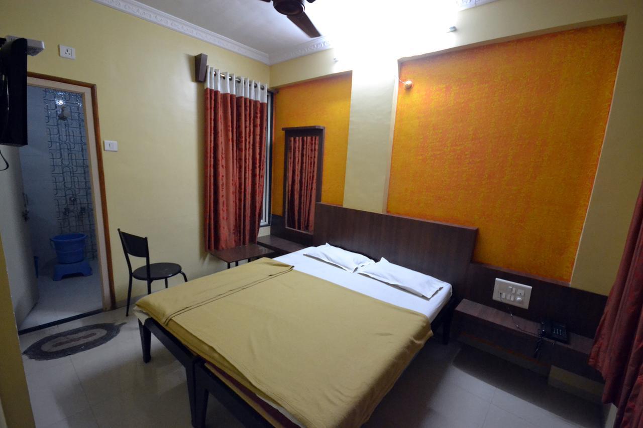 Hotel Madhava Ширди Екстериор снимка