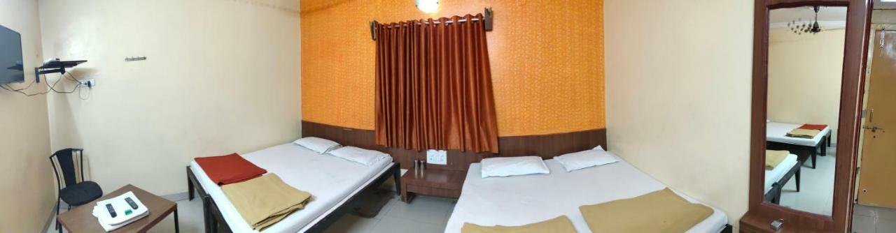 Hotel Madhava Ширди Екстериор снимка
